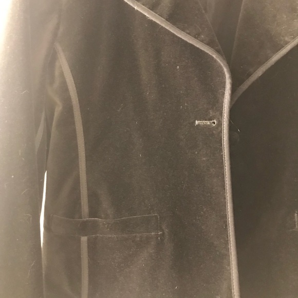 Gap velvet blazer can be worn two ways - Picture 3 of 5